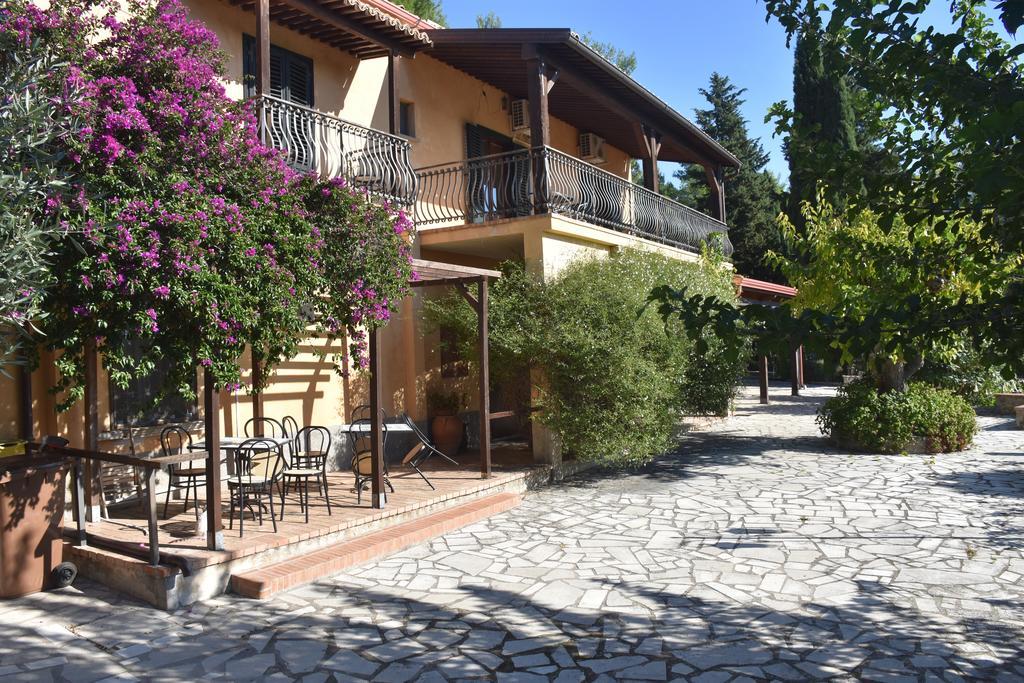Azienda Agrituristica Biologica Il Querceto Santa Severina Bagian luar foto